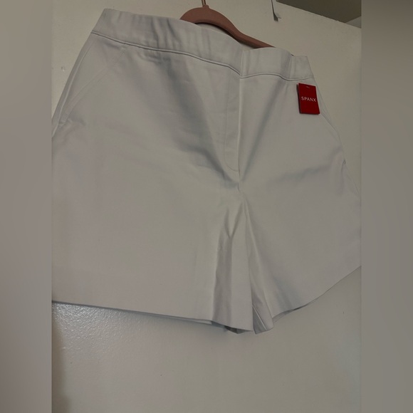 SPANX Pants - Spanx NWT white short